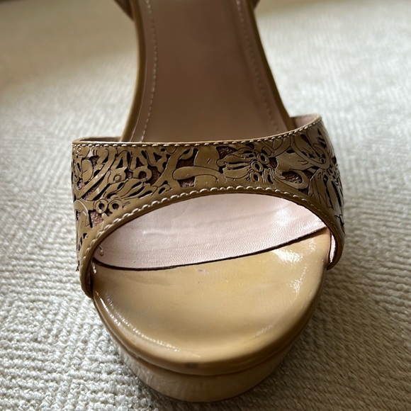 Prada Nude patent leather wedge, laser, cut design size EU 40. - Picture 6 of 7